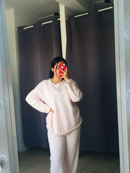 Pijama afelpada con lineas color rosa palo