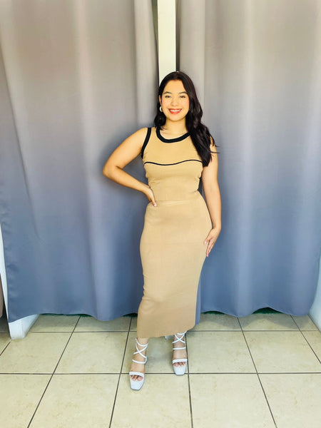 Conjunto tejido de blusa de boca manga y falda larga beige