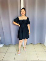 Vestido de corte A y cintura V color negro