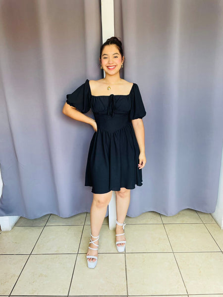 Vestido de corte A y cintura V color negro