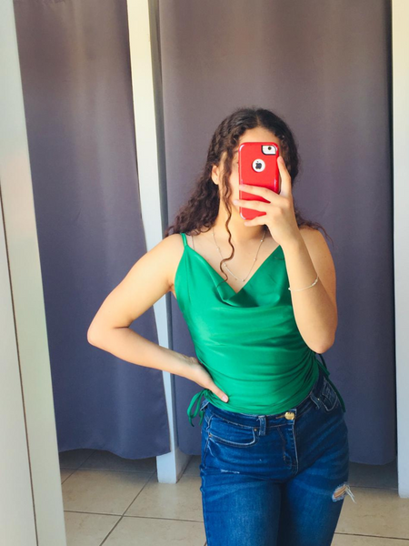Blusa de tirantes escote caido y jaretas a los lados verde bandera Success Boutique Cuu