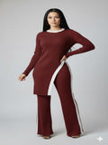 Conjunto tejido con estampado de lineas asimetrico vino