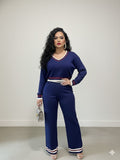Conjunto liso con detalles en borde de pantalón y cuello color azul marino