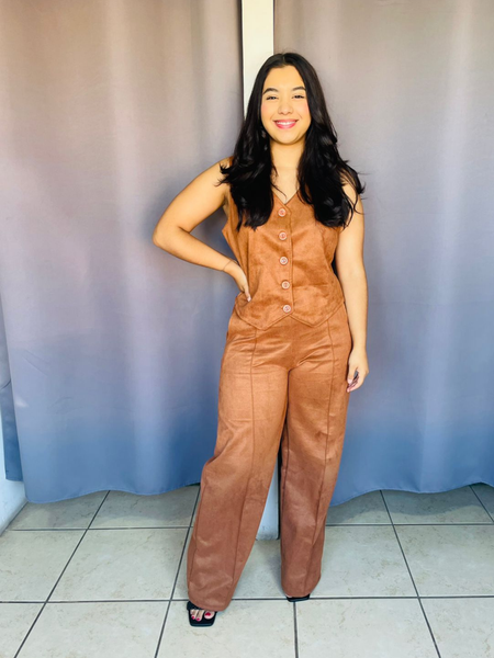 Conjunto de chaleco y pantalon de campana de gamuza color beige
