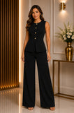 Conjunto de chaleco con botones en el centro dorados y pantalon de campana color negro