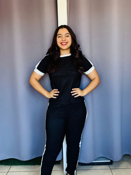 Conjunto de lineas en manga y en pantalon negro