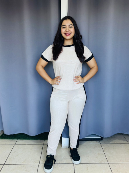 Conjunto de lineas en manga y en pantalon beige