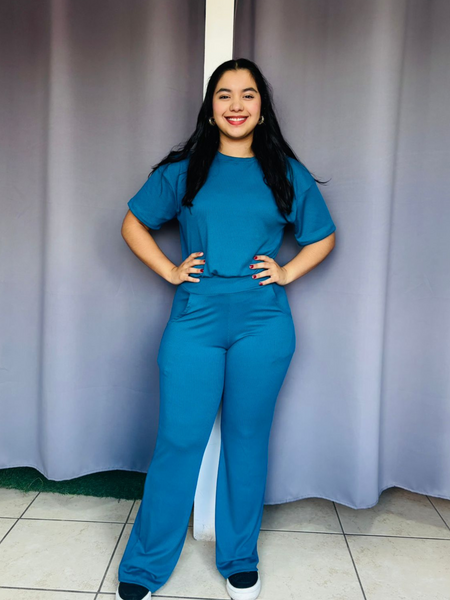Conjunto de pantalonera y blusa con elastico en cintura azul turqueza