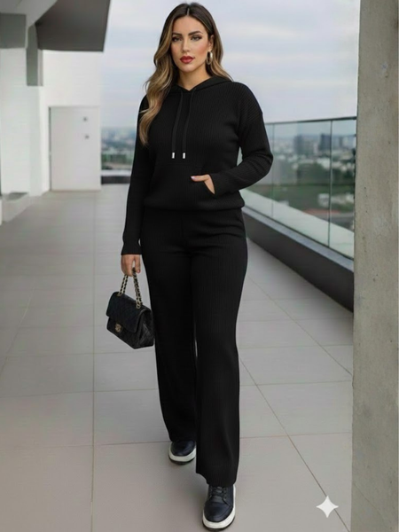 Conjunto de sudadera con gorro con bolsa cangurera y pantalonera negro