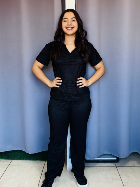 Conjunto crepe con cuello V y manga corta y pantalon negro