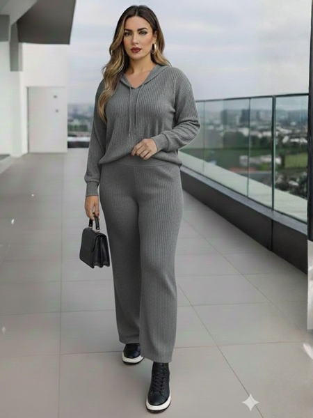 Conjunto de sudadera con gorro con bolsa cangurera y pantalonera gris rata