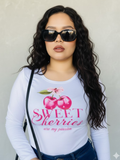 Blusa basica con estampado de cerezas