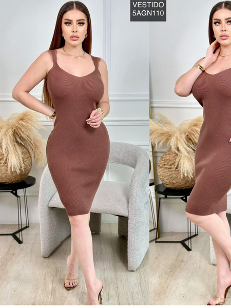 Vestido tejido con detalle de encaje en tirantes café