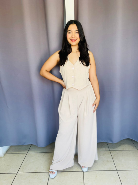 Conjunto de chaleco con botones y pantalon de campana de manta beige