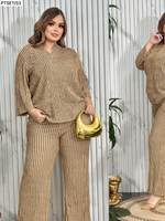 Conjunto con cuello v con 3 botones de rayas cafe