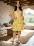 Vestido con escote en espalda corte A con estampado floral amarillo