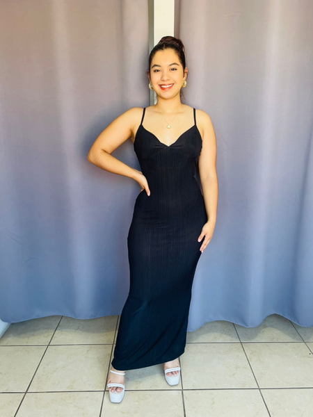 Vestido largo con relieve de tirantes negro