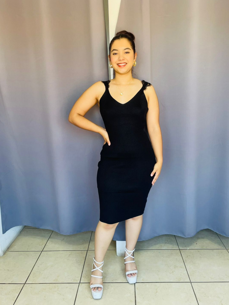 Vestido tejido con detalle de encaje en tirantes negro
