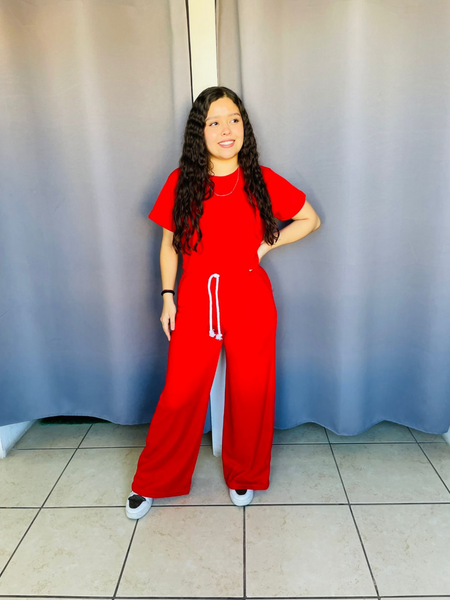 Conjunto de blusa corta de manga corta y pantalon de campana rojo