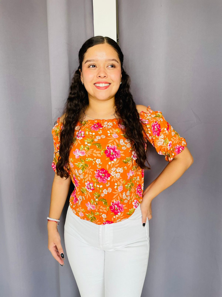 Blusa a los hombros con estampado floral Naranja