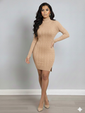 Vestido tejido de cuello alto color beige