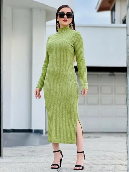 Vestido de cuello y manga larga de lineas  Verde