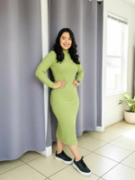 Vestido de cuello y manga larga de lineas  Verde