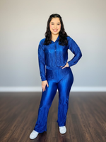 Conjunto de satin de blusa con botones y pantalon azul