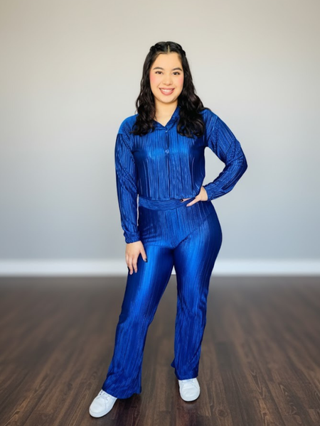 Conjunto de satin de blusa con botones y pantalon azul