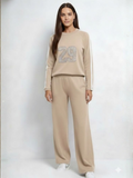 Conjunto tejido con lineas en hombro y numero 29 color beige