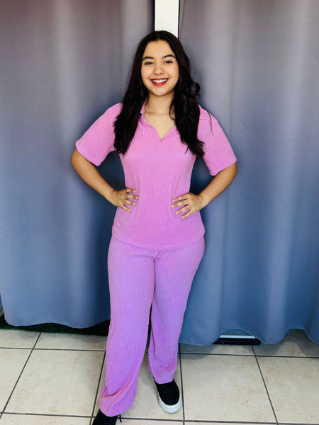Conjunto crepe con cuello V y manga corta y pantalon rosa