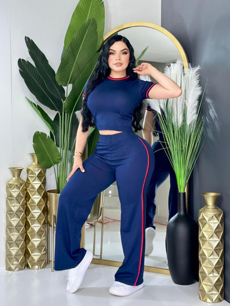 Conjunto de blusa y pantalon tejido lineas rojo y negro en manga y pantalon azul