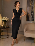 Vestido de satin con caida en u color negro