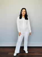 Conjunto de satin de blusa con botones y pantalon blanco
