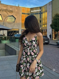 Vestido con escote V de tirantes con estampado floral negro