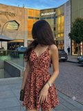 Vestido con estampado de plantas olan en tirante corte A Negro