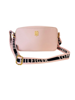 Bolsa crossbody Tommy Hilfiger con estampado en correa Rosa