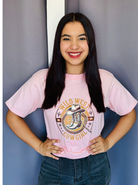 Playera vaquera rosa con estampado de botas
