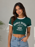 Playera corta verde con blanco con estampado de HAWAII BEACH enfrente