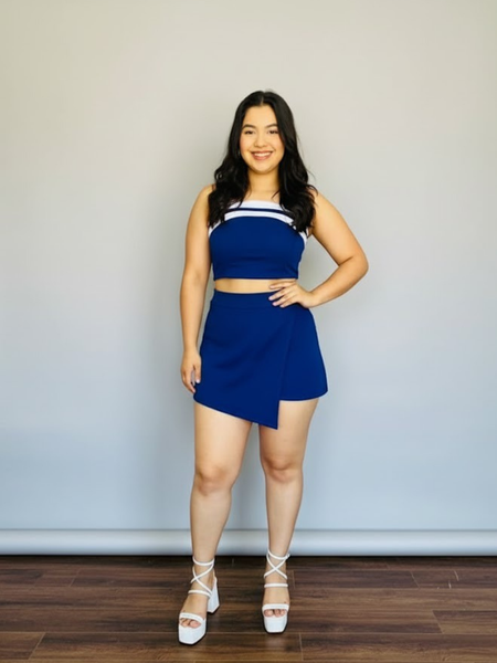 Conjunto de falda y top con rayas blancas azul rey