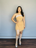 Conjunto de falda y top con rayas blancas beige