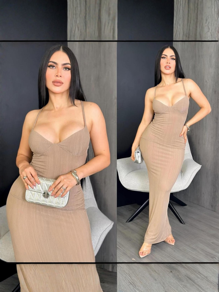 Vestido largo con relieve de tirantes beige