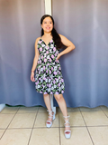 Vestido con escote V de tirantes con estampado floral negro