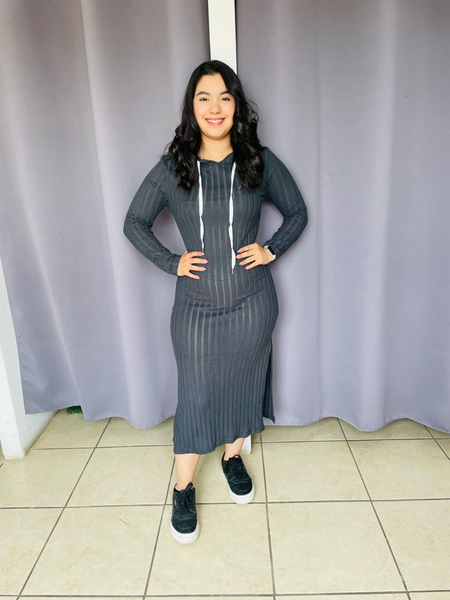 Vestido tejido de lineas y cordones en gorro gris obscuro