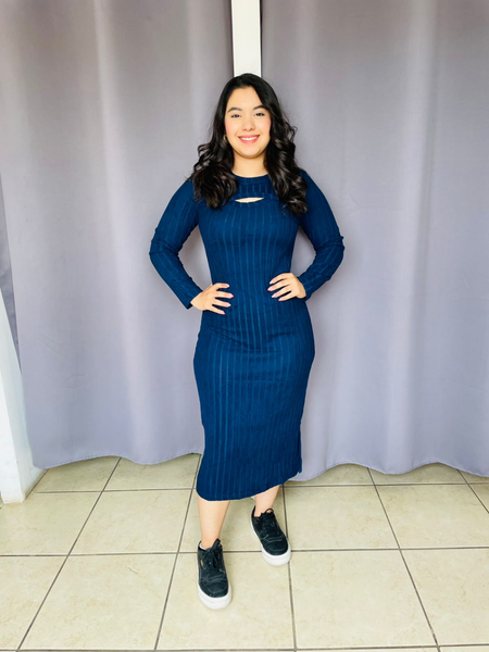 Vestido con abertura frontal corte lapiz color azul marino