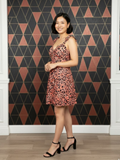 Vestido con estampado de plantas olan en tirante corte A Negro