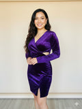 Vestido de terciopelo con escote en la cintura morado