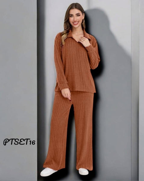 Conjunto tejido de lineas sueter cuello V y pantalon de campana naranja