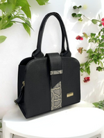 Bolsa negra con estampado de serpiente