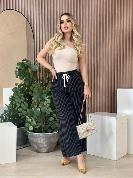 Pantalon de campana con lineas blancas negro